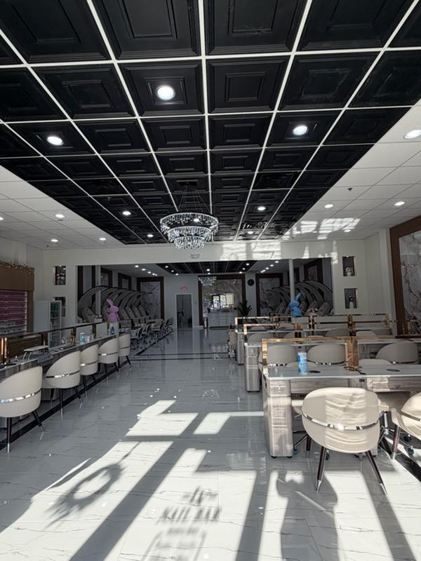 LV Nail Bar